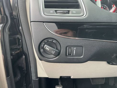 Used 2020 Dodge Grand Caravan SXT FWD image 18