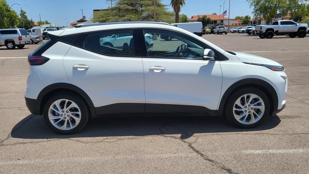 Used 2023 Chevrolet Bolt EUV LT FWD image 12