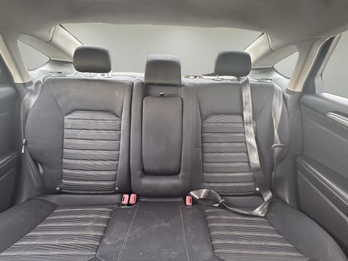 Used 2016 Ford Fusion SE image 15