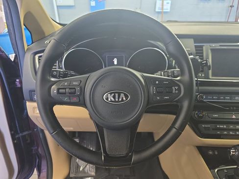 Used 2015 Kia Sedona SX FWD image 19