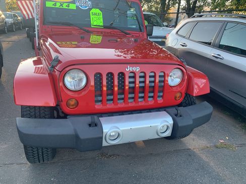 Used 2013 Jeep Wrangler Unlimited Sahara w/ Connectivity Group image 4