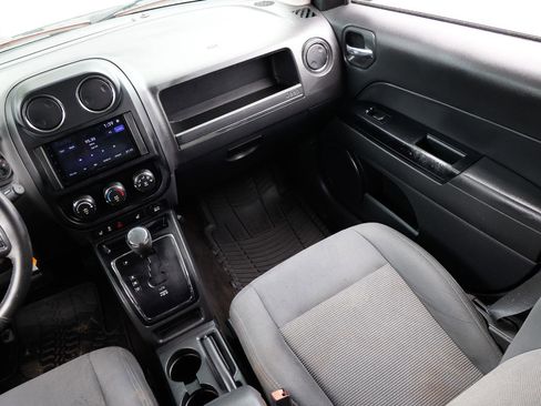 Used 2016 Jeep Patriot Latitude AWD/4WD image 21