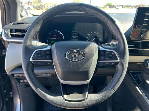 Used 2024 Toyota Sienna XLE w/ XLE Plus Package image 21