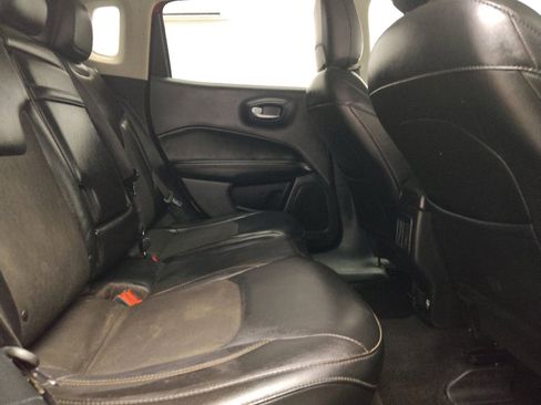 Used 2018 Jeep Compass Latitude w/ Popular Equipment Group FWD image 19