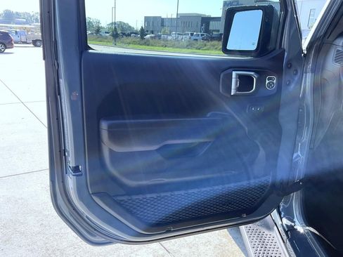 Used 2024 Jeep Wrangler Sport AWD/4WD image 10