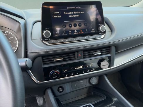 Used 2024 Nissan Rogue SV image 13