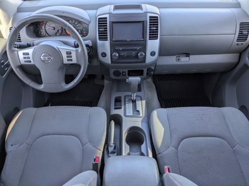 Used 2015 Nissan Frontier SV image 8