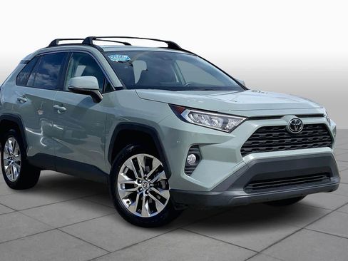 Used 2021 Toyota RAV4 XLE Premium image 3