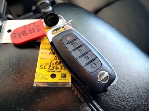 Used 2025 Nissan Pathfinder SL FWD image 34