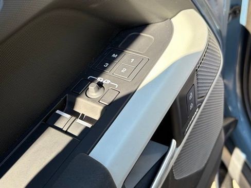 Used 2023 Land Rover Defender 90 S image 13