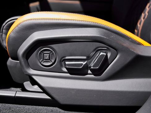 Used 2023 Lamborghini Urus Performante AWD/4WD image 45