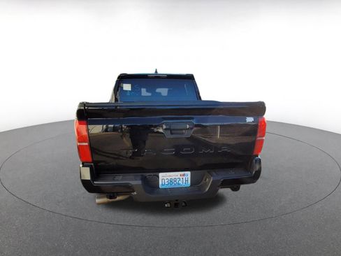 Used 2025 Toyota Tacoma TRD Off-Road image 4