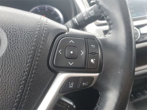 Used 2019 Toyota Highlander Limited image 25