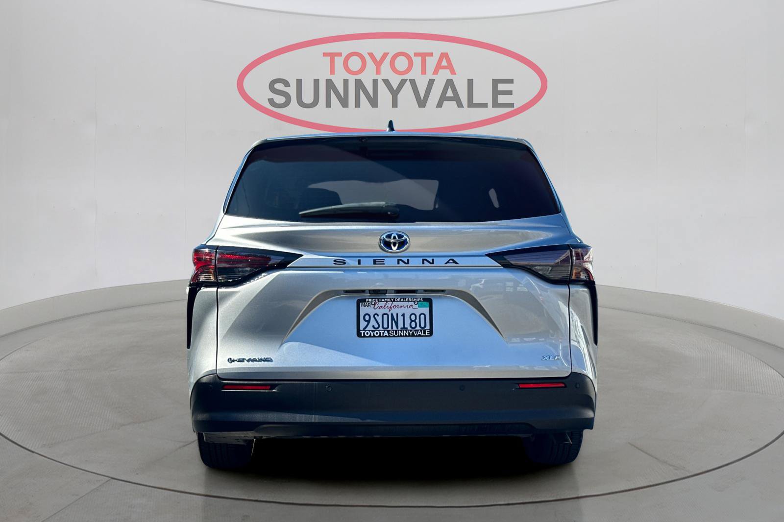 Certified 2025 Toyota Sienna XLE AWD/4WD image 9
