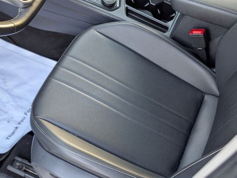 Used 2023 Volkswagen Tiguan SE image 29