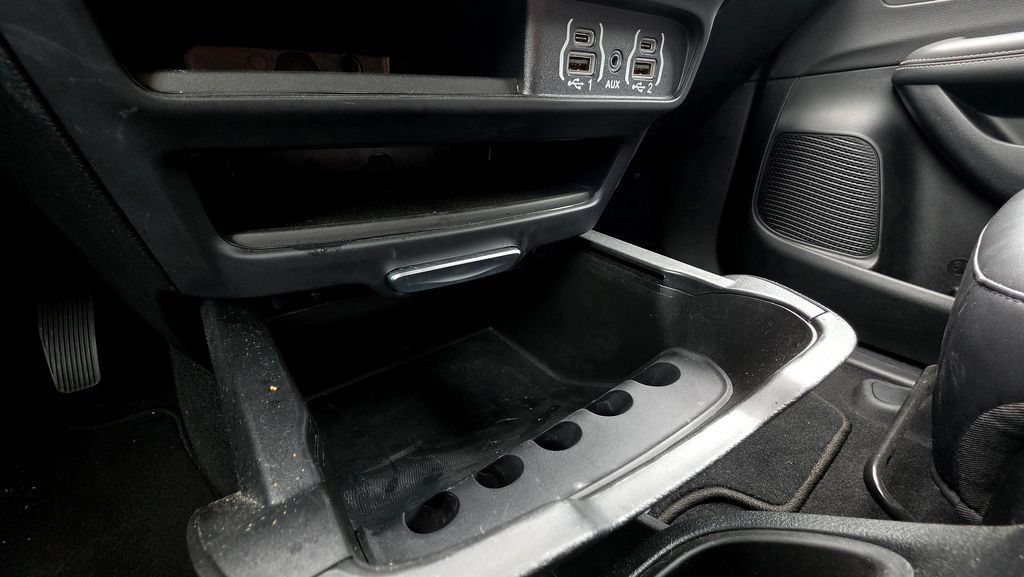 Used 2025 Chrysler Pacifica Select FWD image 45
