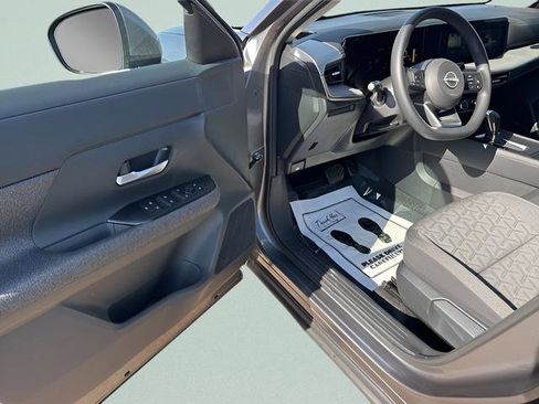 New 2025 Nissan Kicks SV image 6