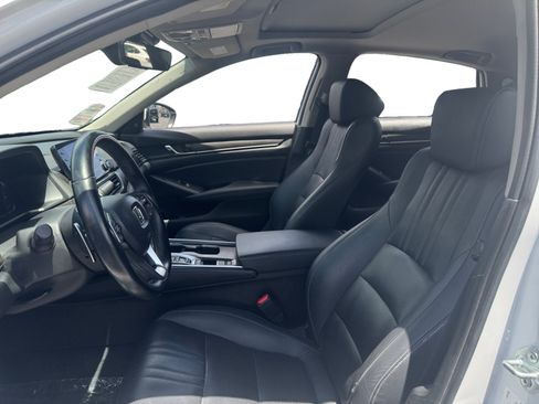 Used 2022 Honda Accord Touring image 9