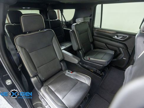 Used 2023 Chevrolet Suburban Premier AWD/4WD image 38