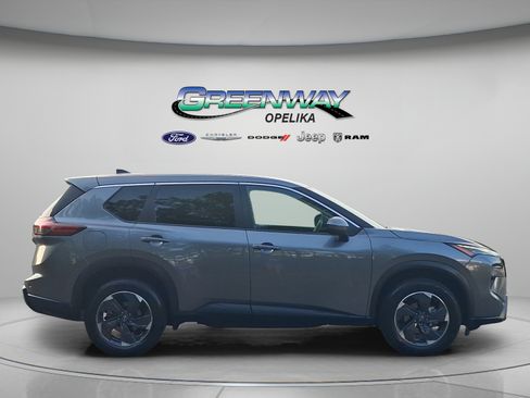 Used 2024 Nissan Rogue SV AWD/4WD image 8