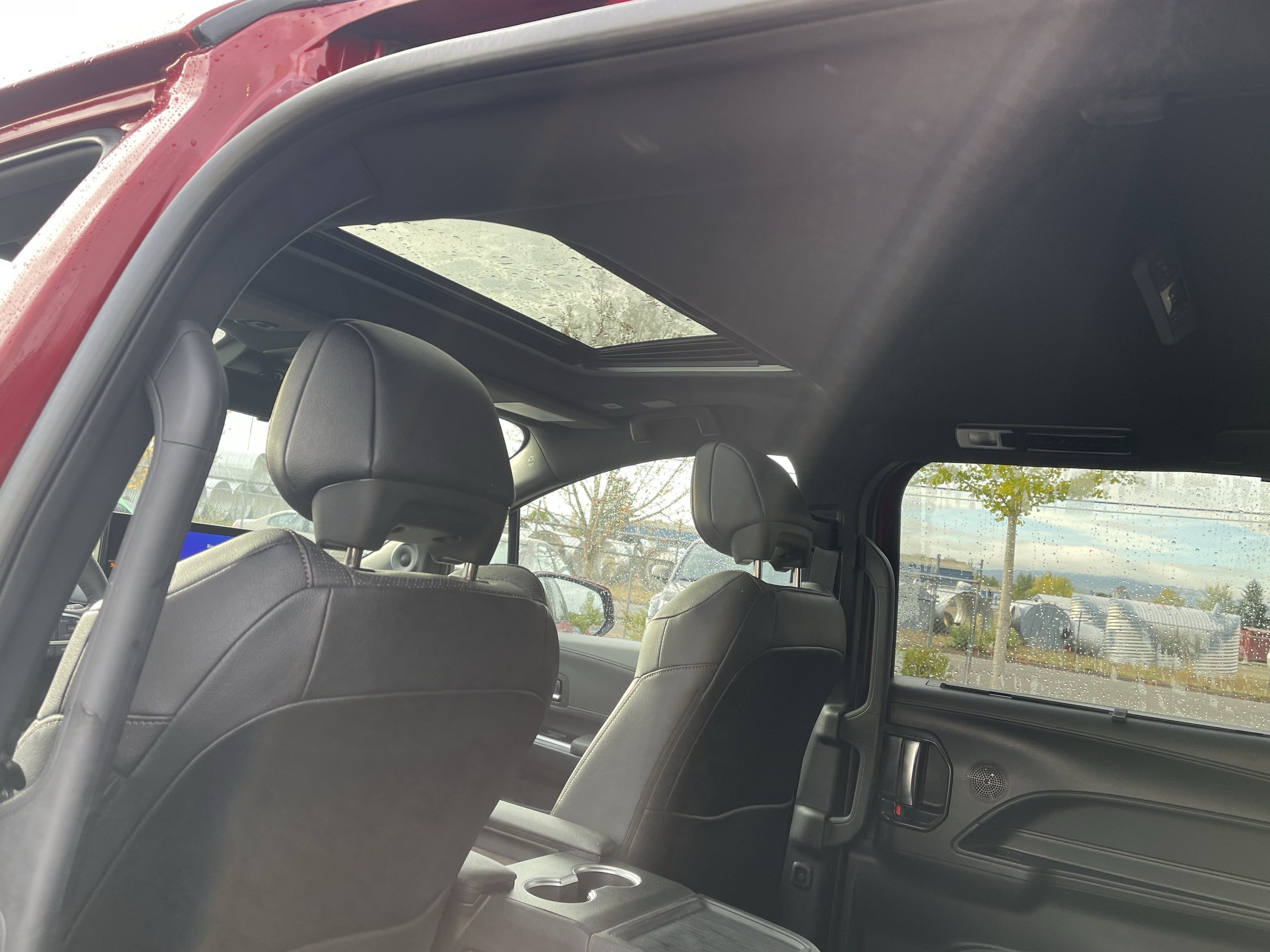 Used 2025 Toyota Sienna Platinum AWD/4WD image 15