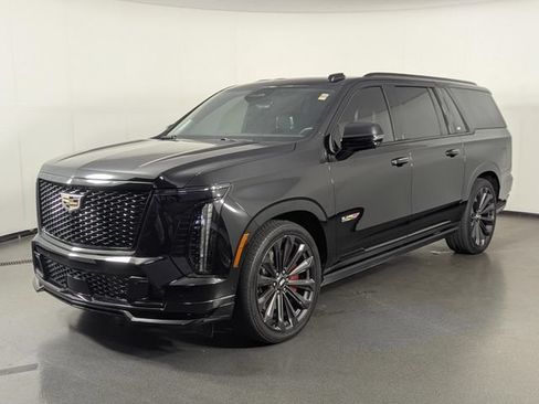 Used 2025 Cadillac Escalade ESV V AWD/4WD image 4