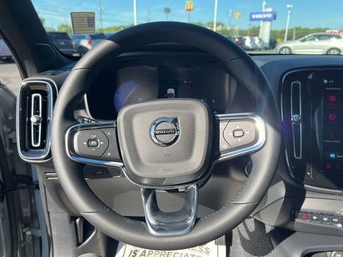 New 2026 Volvo XC40 B5 Ultra w/ Protection Package Premier AWD/4WD image 18