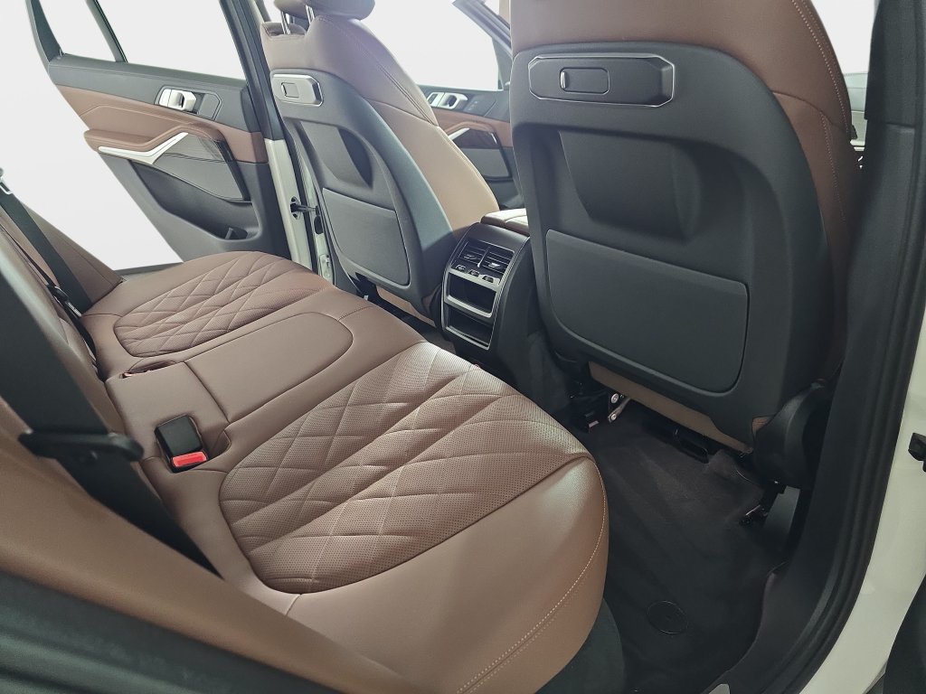 Certified 2024 BMW X5 xDrive40i w/ Premium Package AWD/4WD image 10