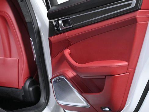 Used 2020 Porsche Panamera GTS image 47