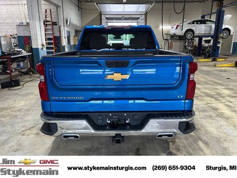 Used 2022 Chevrolet Silverado 1500 LT w/ Z71 Off-Road Package AWD/4WD image 8
