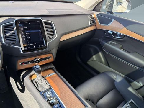Used 2021 Volvo XC90 T6 Momentum w/ Climate Package image 27
