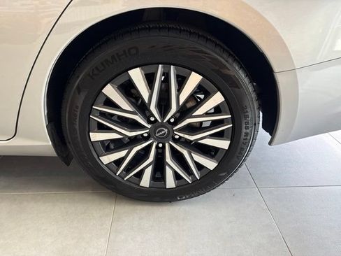 Used 2024 Nissan Altima 2.5 SV FWD image 13