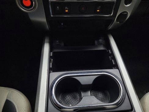 Used 2021 Nissan Titan SV w/ SV Convenience Package image 26