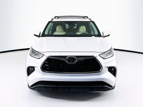 Used 2022 Toyota Highlander Limited AWD/4WD image 6