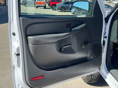 Used 2004 Chevrolet Silverado 2500 4x4 Regular Cab image 17