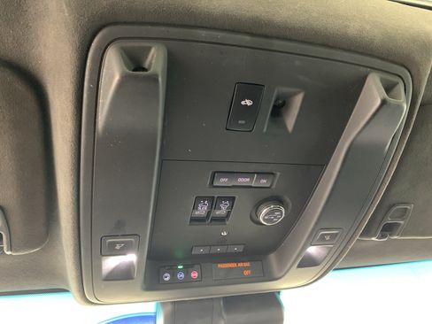 Used 2018 Cadillac Escalade Platinum RWD image 26