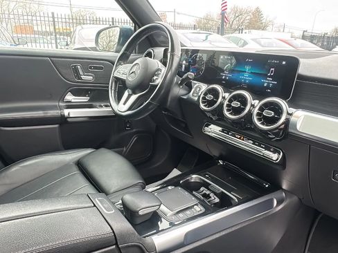 Used 2021 Mercedes-Benz GLB 250 4MATIC w/ Premium Package image 20