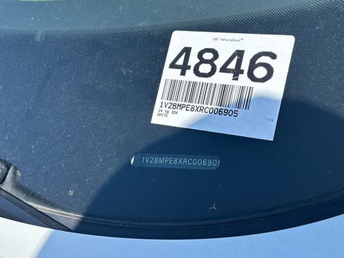 Used 2024 Volkswagen ID.4 2WD image 3