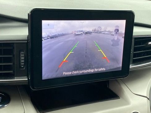 Used 2023 Ford Explorer XLT image 10