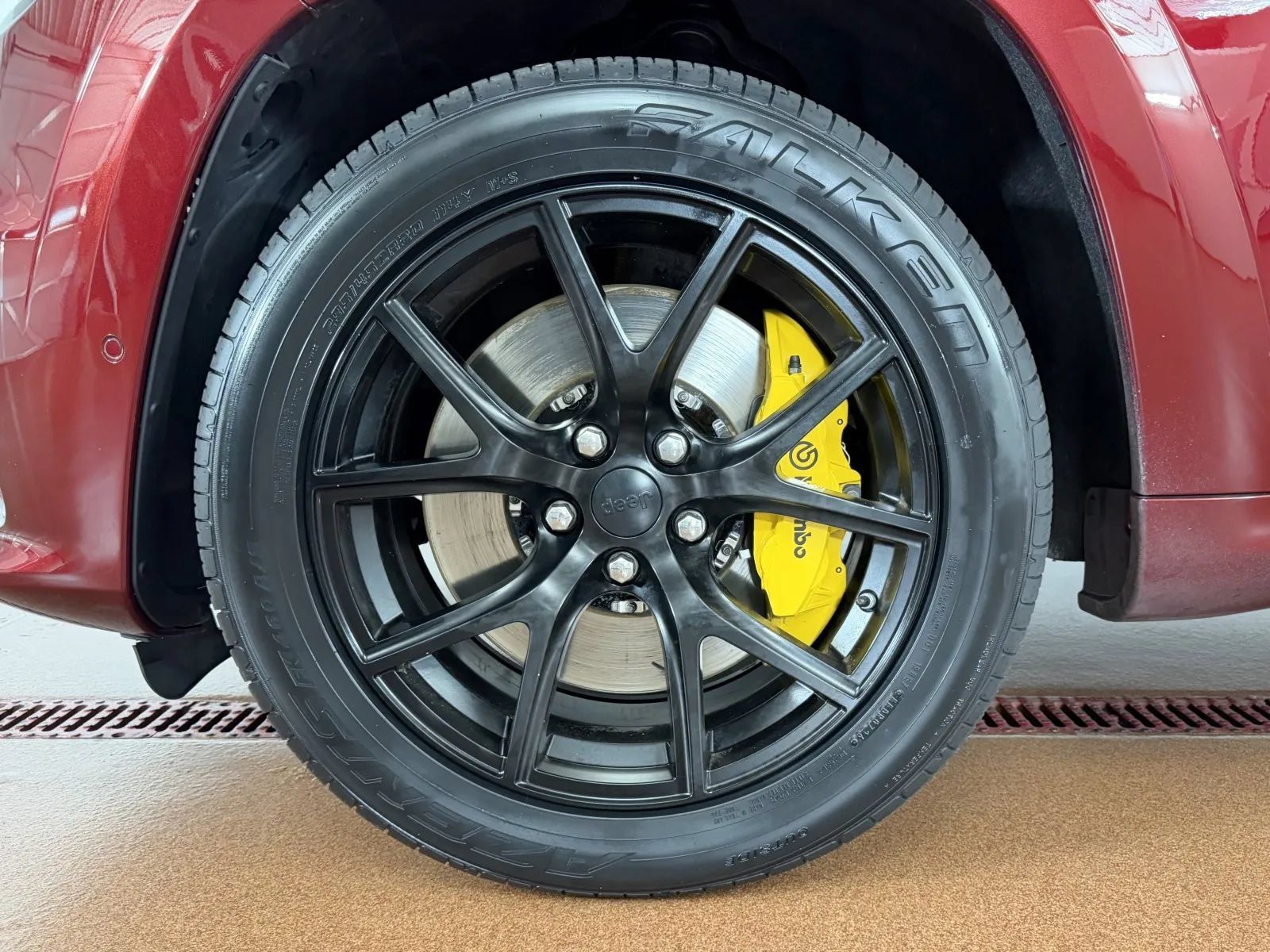 Used 2018 Jeep Grand Cherokee Trackhawk AWD/4WD image 8