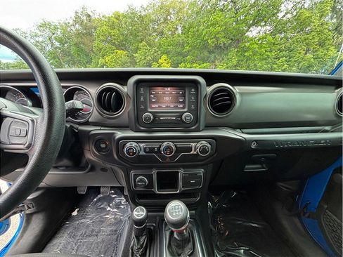 Used 2021 Jeep Wrangler Unlimited Willys AWD/4WD image 11