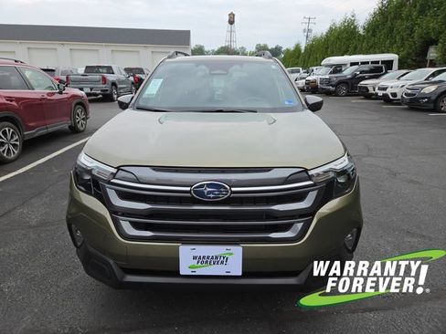 Used 2025 Subaru Forester Premium AWD/4WD image 2