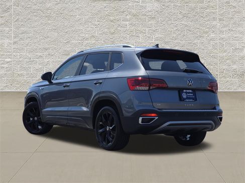 Used 2023 Volkswagen Taos SE w/ Panoramic Sunroof Package FWD image 5