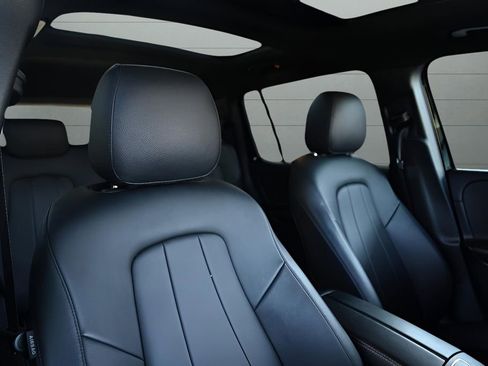 Used 2021 Mercedes-Benz GLB 250 4MATIC w/ Premium Package image 31