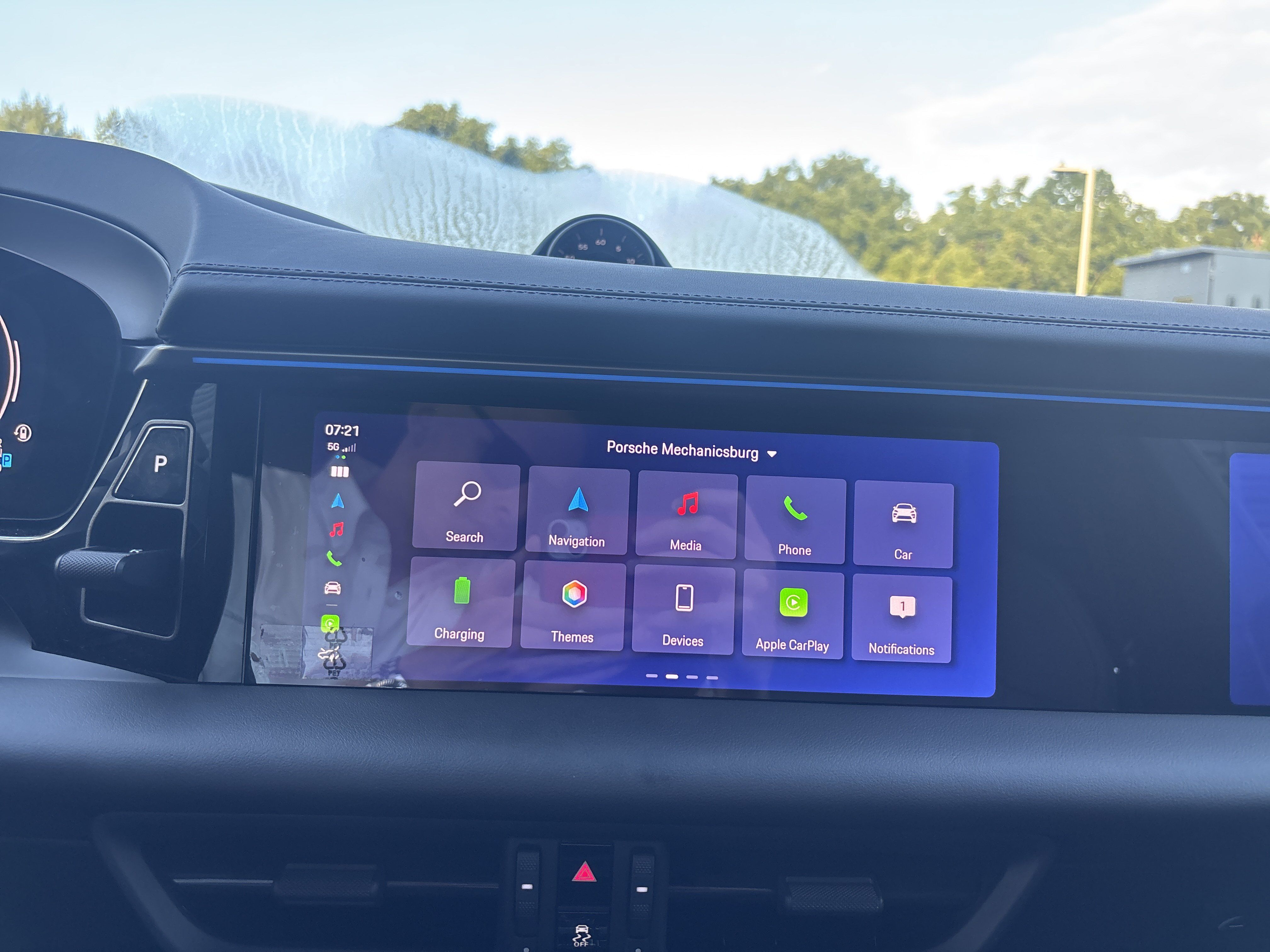 Certified 2025 Porsche Macan 4S Electric AWD/4WD image 19