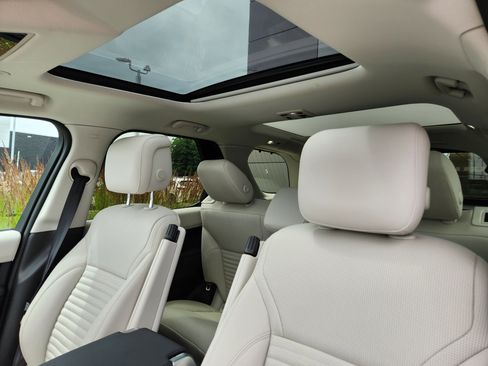 Certified 2024 Land Rover Discovery S image 12