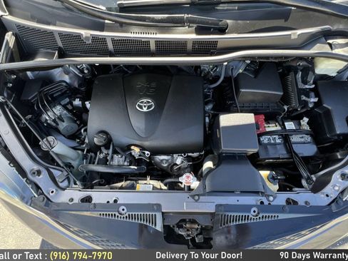 Used 2017 Toyota Sienna SE w/ SE Preferred Package image 12