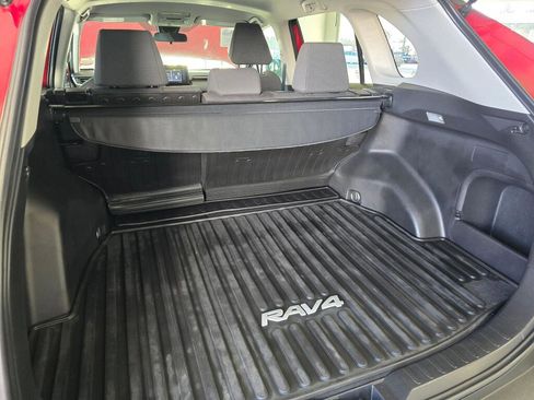 Used 2021 Toyota RAV4 LE image 16
