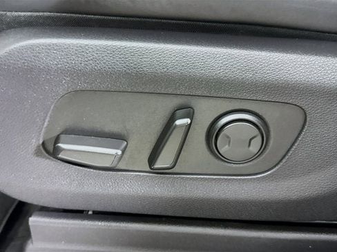 Used 2024 Kia Carnival EX FWD image 20