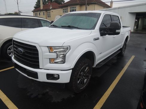 Used 2017 Ford F150 XLT w/ Equipment Group 302A Luxury image 3